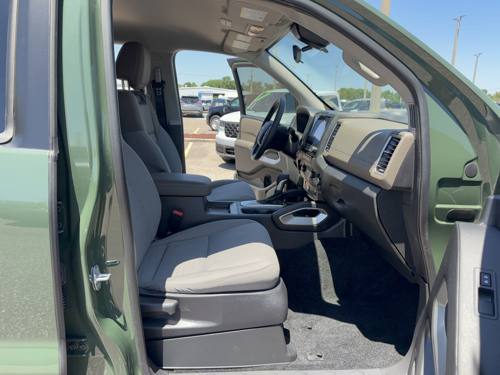 Used 2023 Nissan Frontier SV w/ Technology Package AWD/4WD image 13