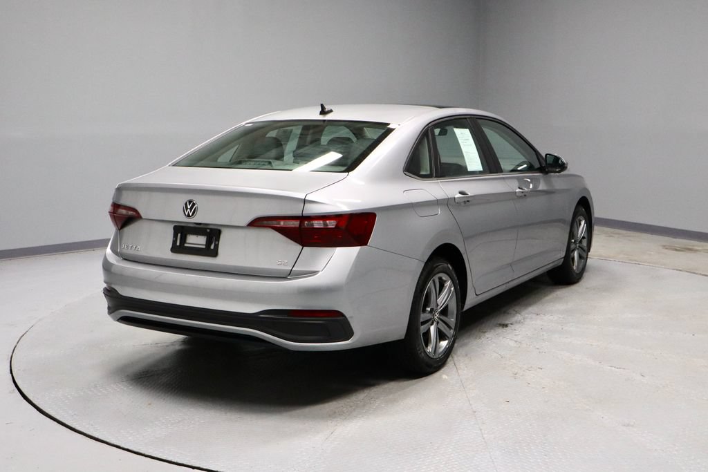 Used 2024 Volkswagen Jetta SE FWD image 11