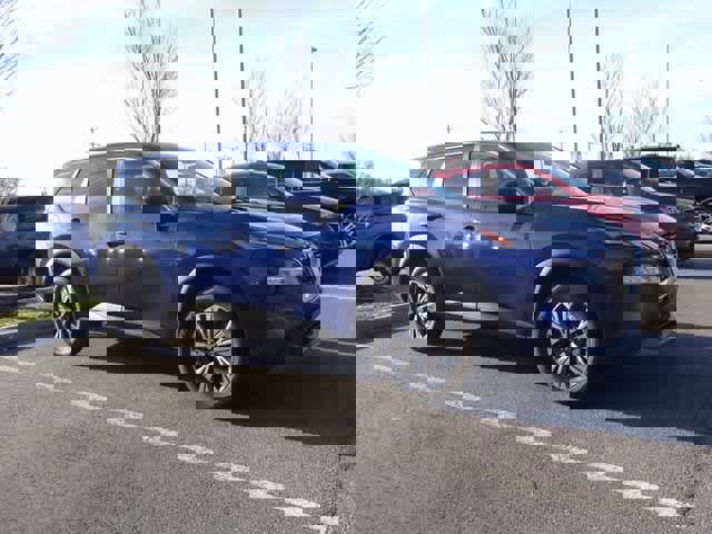 Used 2023 Nissan Rogue SV image 3