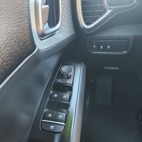 Used 2023 Kia Soul LX image 18