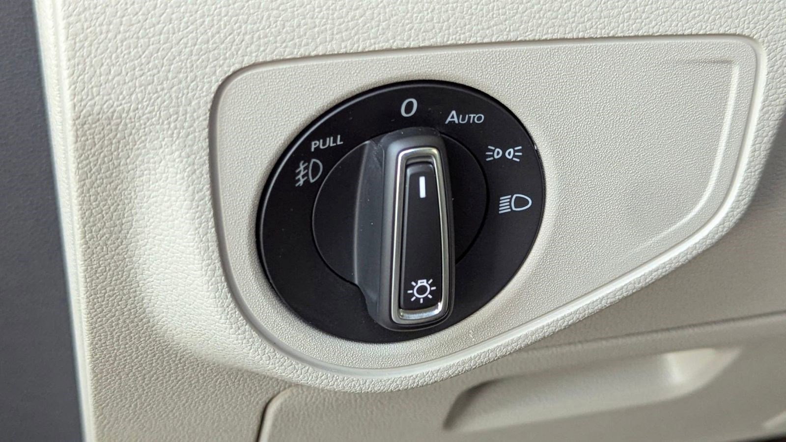 Used 2018 Volkswagen Atlas SEL w/ R-Line Package image 18