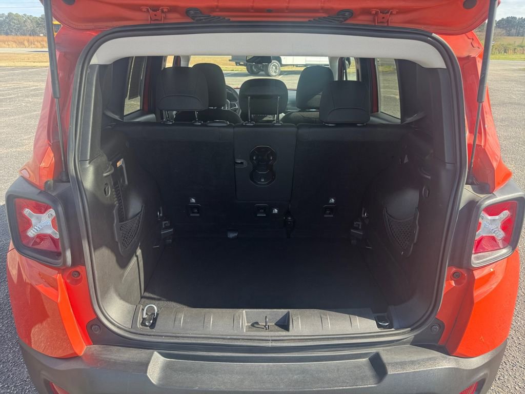 Used 2020 Jeep Renegade Latitude w/ Popular Equipment Group image 16