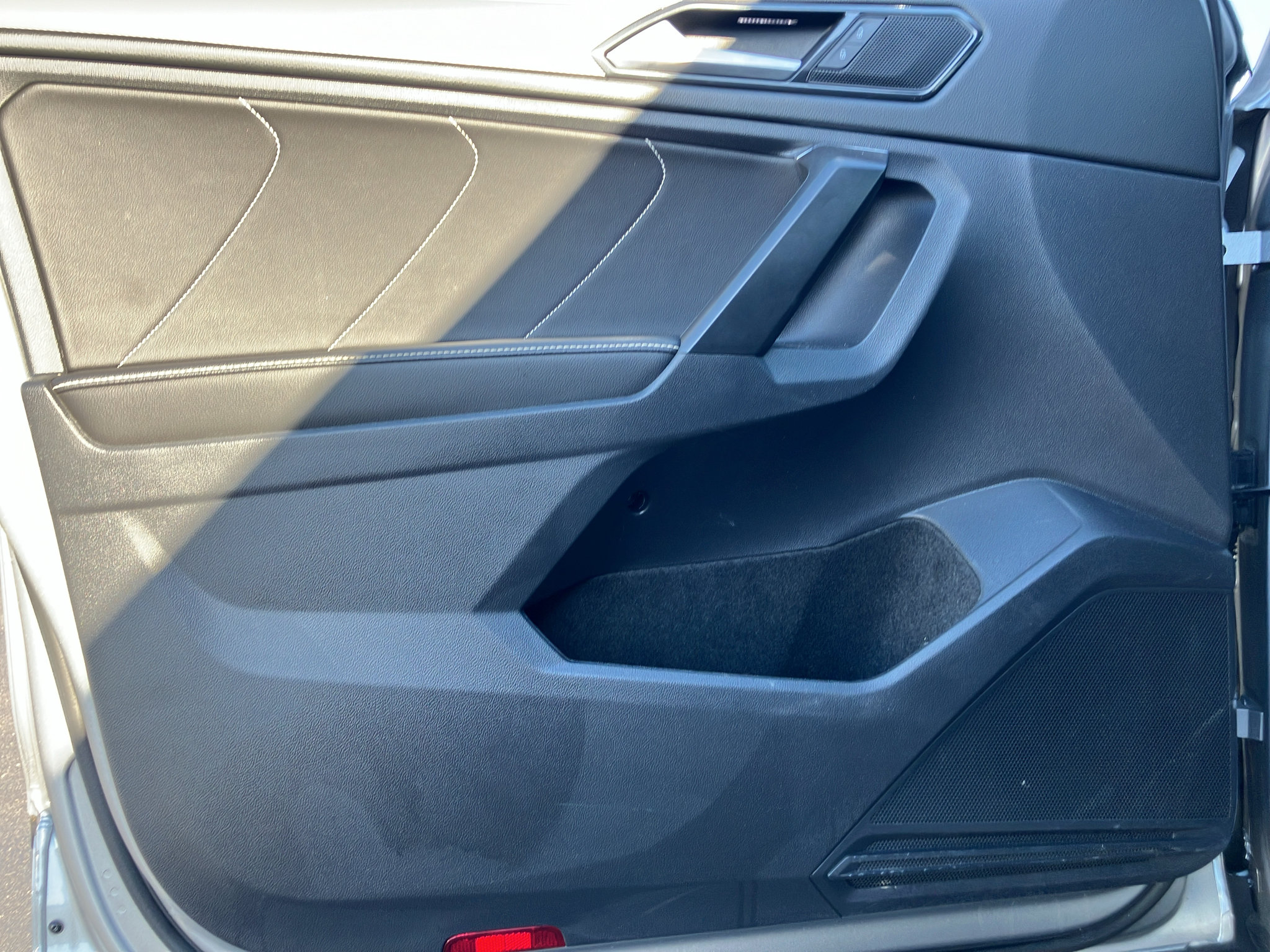Used 2023 Volkswagen Tiguan SE R-Line FWD image 13