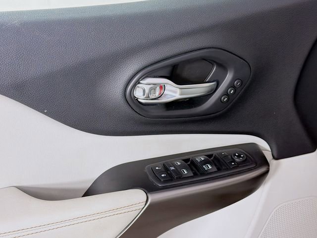 Used 2019 Jeep Cherokee Limited image 20