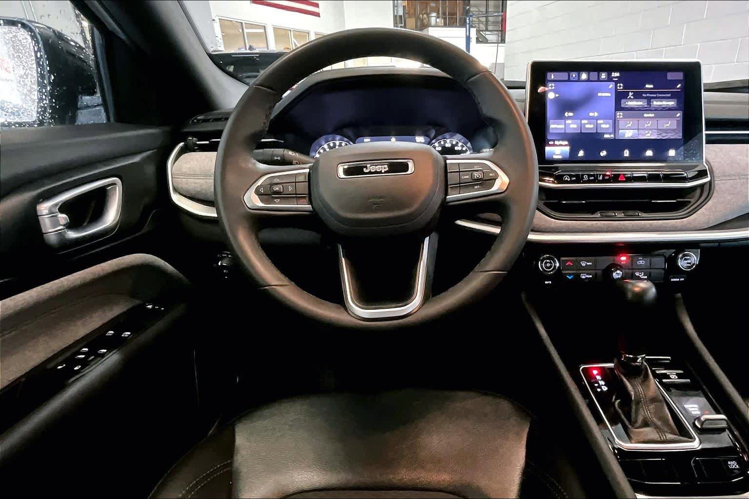 Used 2024 Jeep Compass Latitude AWD/4WD image 6