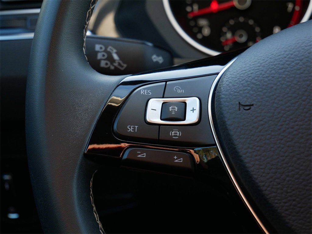 Used 2021 Volkswagen Tiguan SE image 18