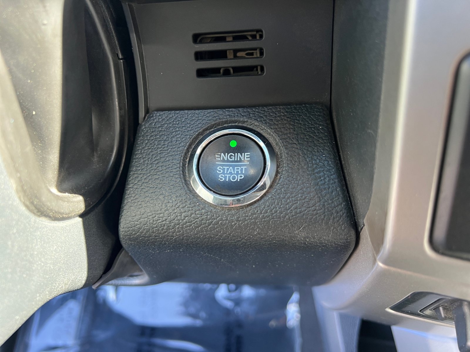 Certified 2022 Ford F350 Lariat w/ Lariat Ultimate Package AWD/4WD image 17