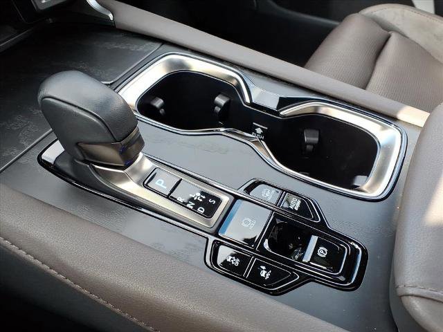 Used 2024 Lexus RX 450h AWD w/ Luxury Package image 16