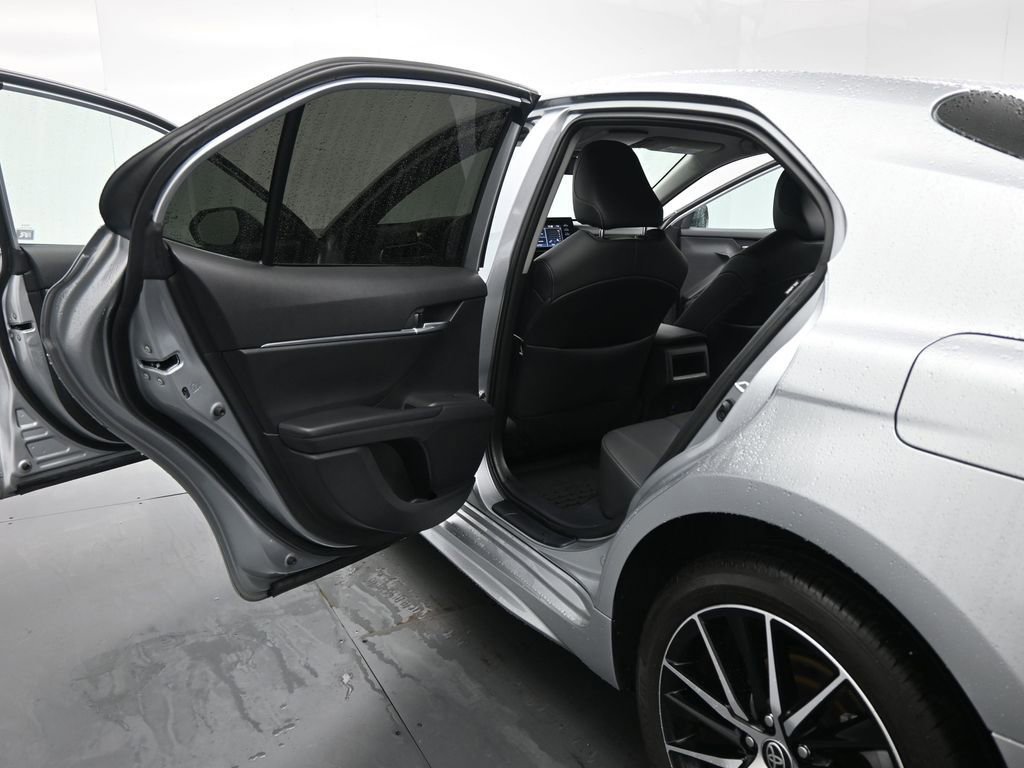 Used 2024 Toyota Camry SE image 43