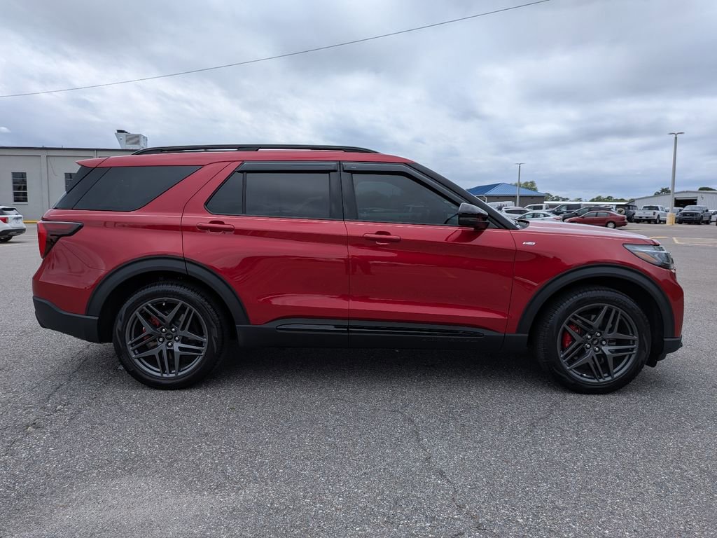 Certified 2025 Ford Explorer ST-Line w/ Premium Package image 5
