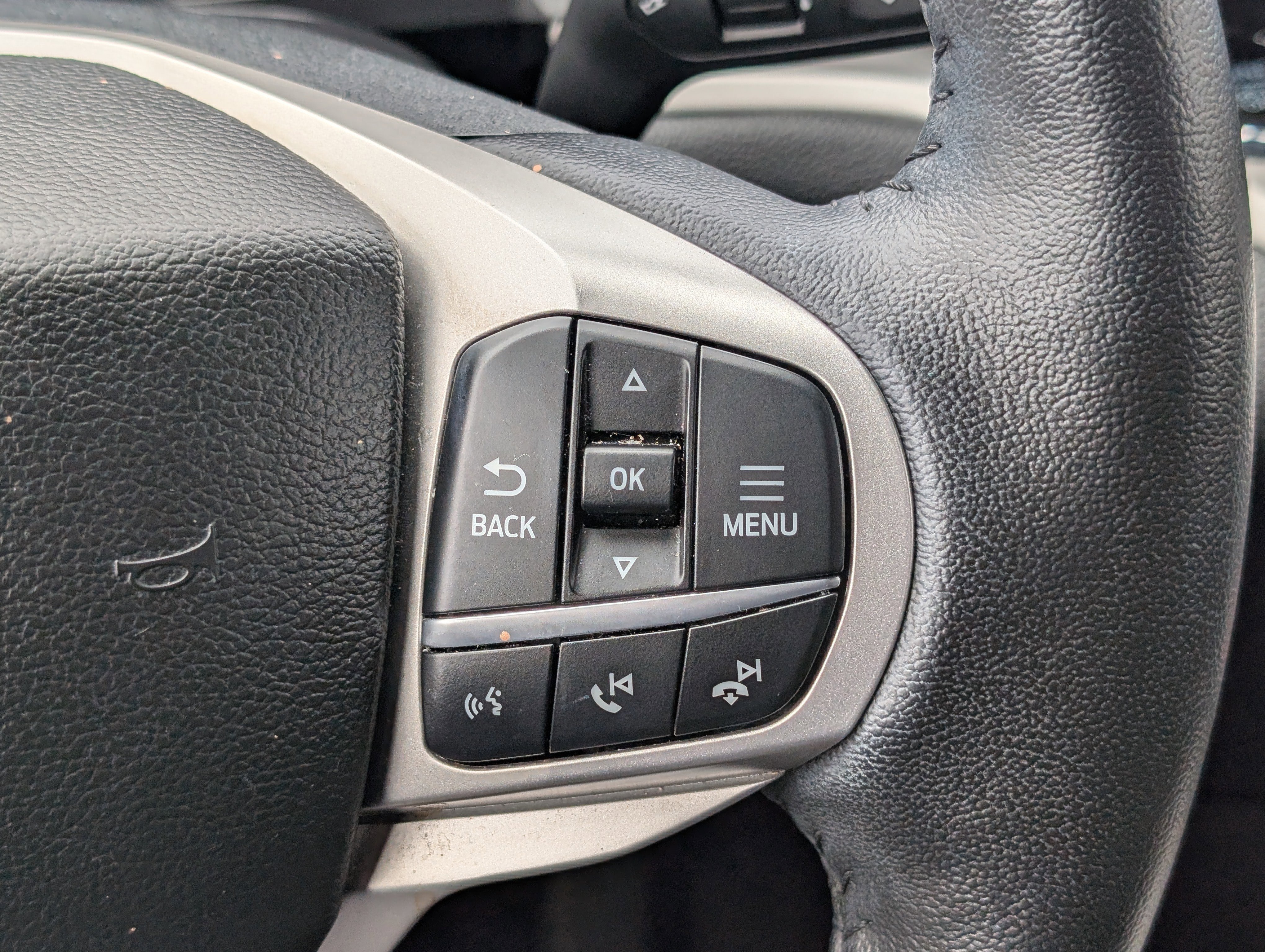 Certified 2022 Ford Explorer XLT w/ Equipment Group 202A image 27