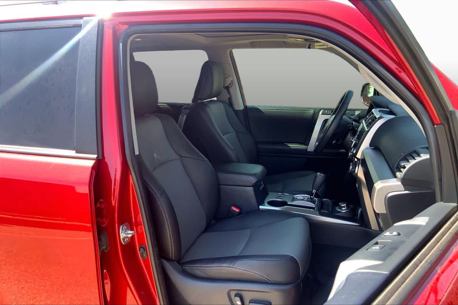 Used 2022 Toyota 4Runner SR5 Premium w/ Moonroof Package AWD/4WD image 8