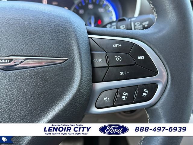 Used 2023 Chrysler Pacifica Touring-L FWD image 21