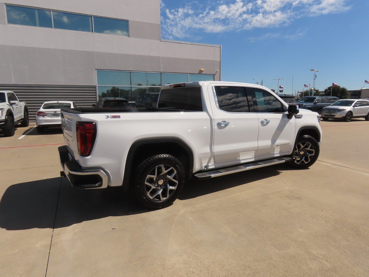 Used 2025 GMC Sierra 1500 SLT w/ SLT Premium Package AWD/4WD image 10
