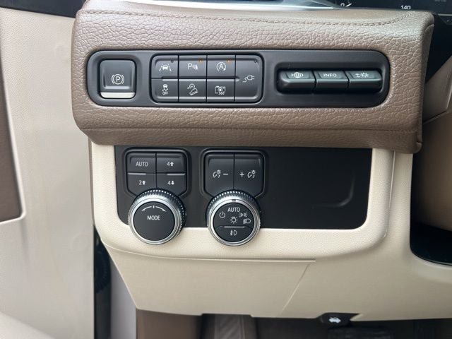 Used 2022 GMC Yukon XL Denali AWD/4WD image 40
