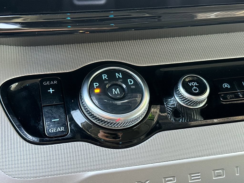 Certified 2025 Ford Expedition Active AWD/4WD image 21