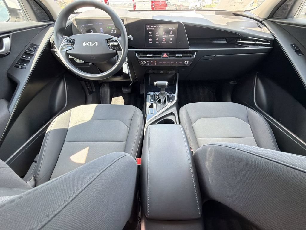 Used 2023 Kia Niro LX FWD image 21