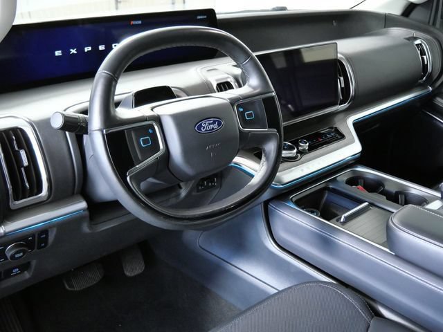 Certified 2025 Ford Expedition Platinum AWD/4WD image 3
