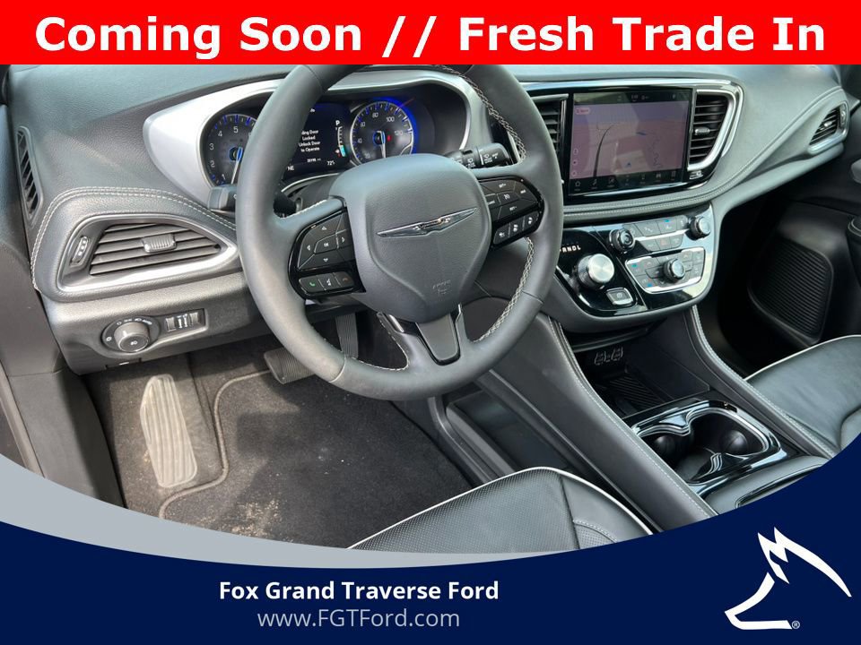 Used 2025 Chrysler Pacifica Limited FWD image 22