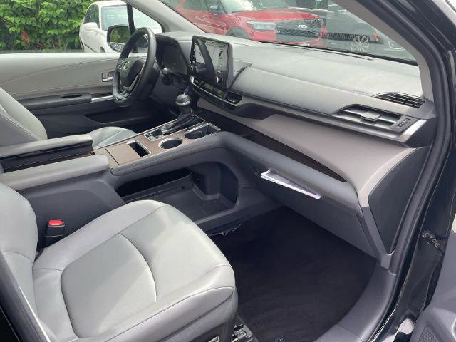 Used 2023 Toyota Sienna XLE image 7