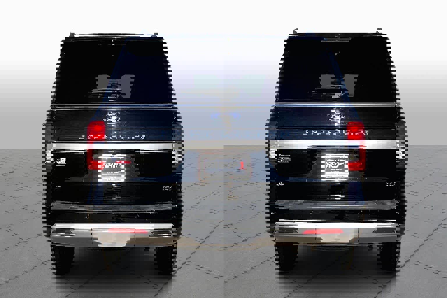 Certified 2022 Ford Expedition Max XLT image 4