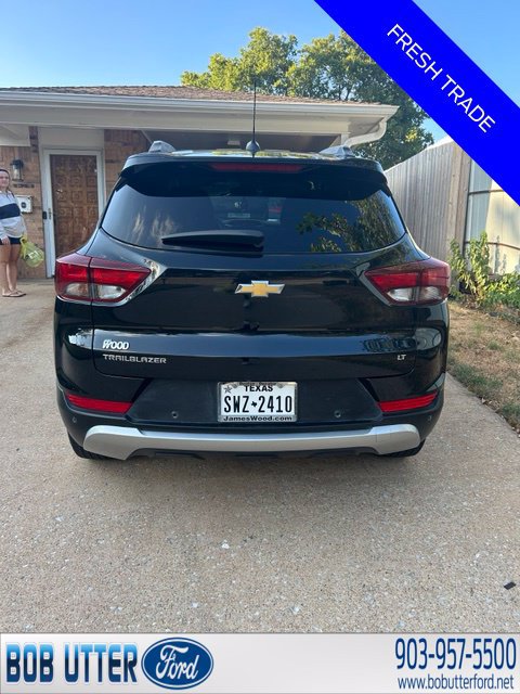 Used 2021 Chevrolet TrailBlazer LT w/ Convenience Package FWD image 3