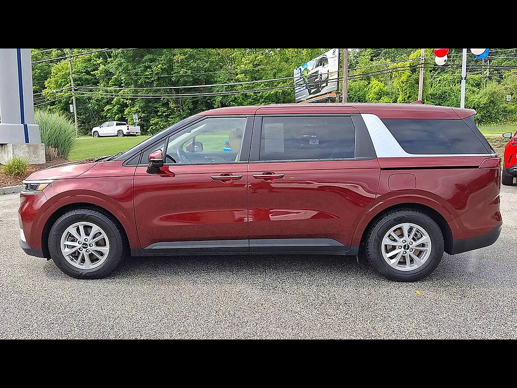 Used 2024 Kia Carnival LX FWD image 5