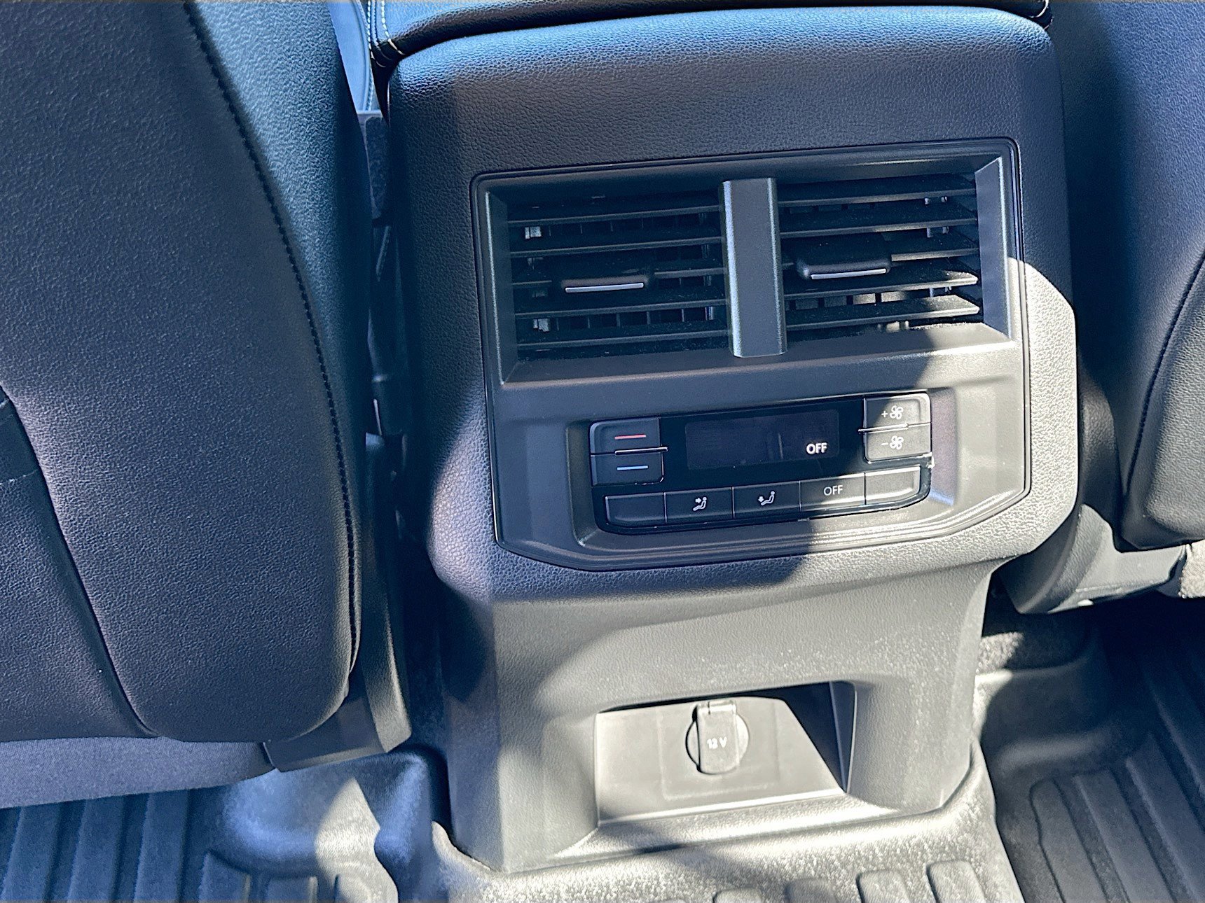 Used 2023 Volkswagen Atlas SE image 23