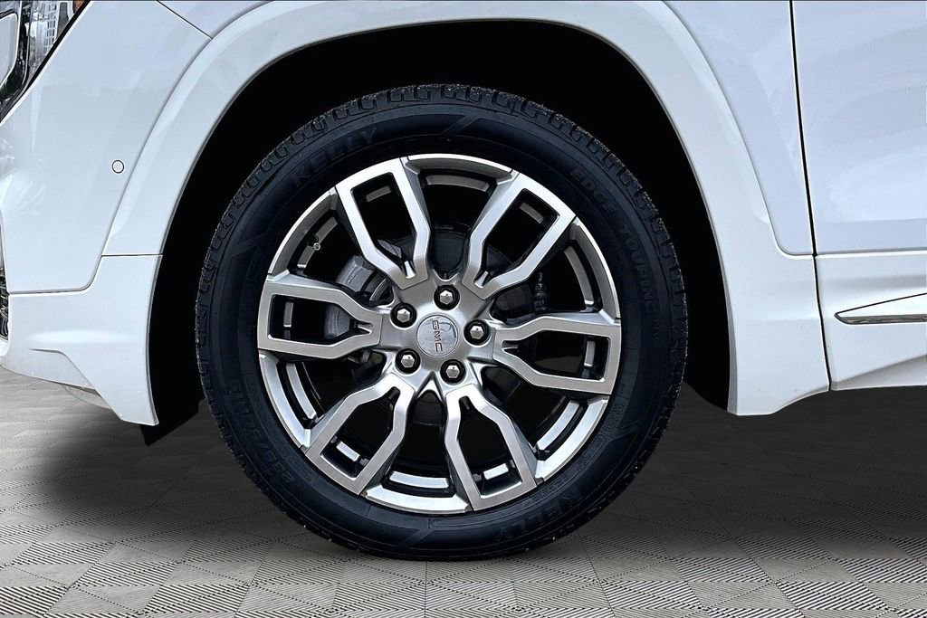 Used 2023 GMC Terrain Denali w/ Denali Premium Package AWD/4WD image 9