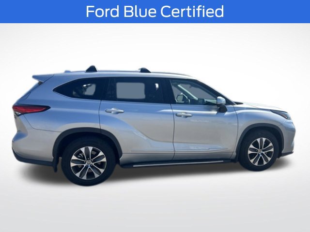 Used 2022 Toyota Highlander XLE FWD image 4