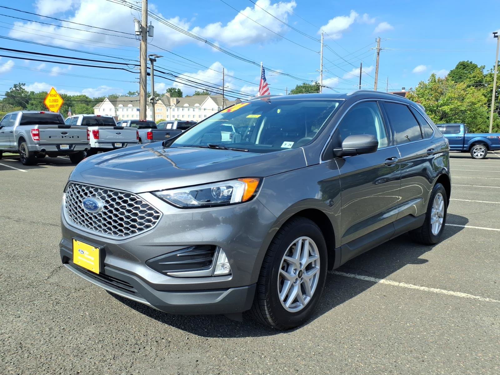 Certified 2024 Ford Edge SEL w/ Convenience Package AWD/4WD image 3