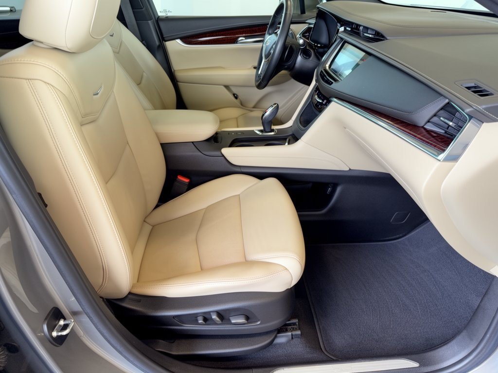 Used 2018 Cadillac XT5 Premium Luxury FWD image 30