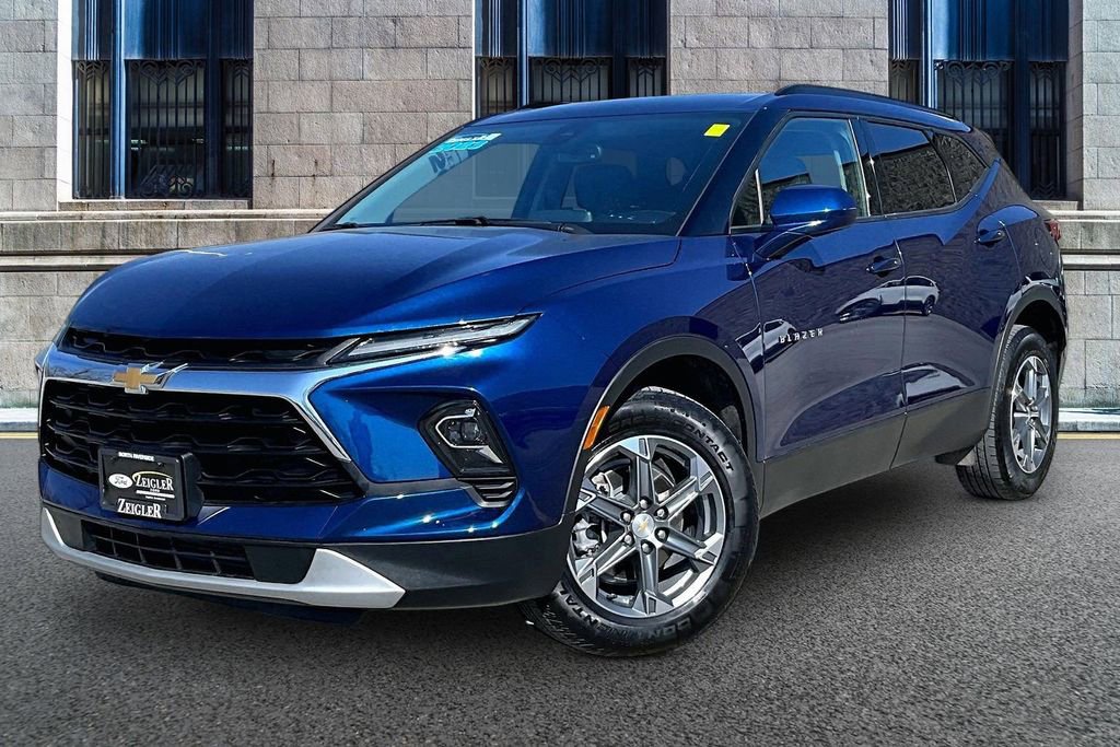 Used 2023 Chevrolet Blazer LT w/ Convenience Package AWD/4WD image 2