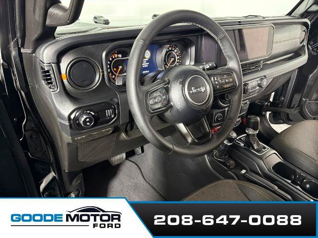 Used 2025 Jeep Gladiator Mojave w/ Convenience Group AWD/4WD image 9