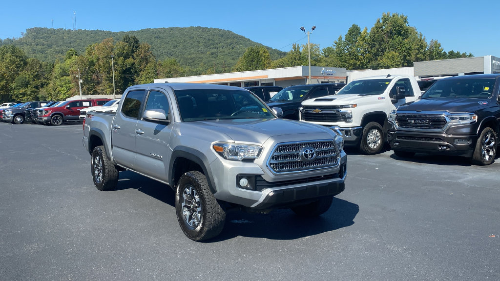 Used 2017 Toyota Tacoma TRD Off-Road w/ Tow Package RWD image 3