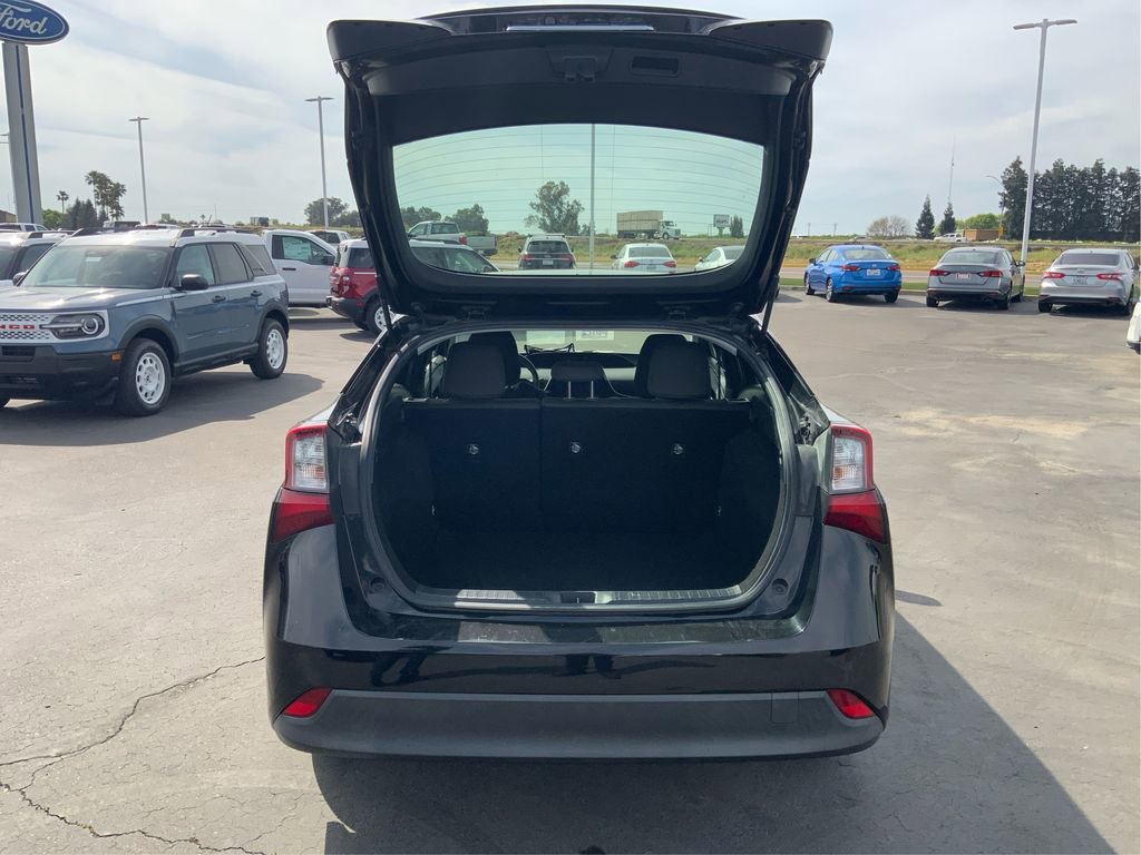 Used 2019 Toyota Prius L Eco w/ Carpet Mat Package image 13