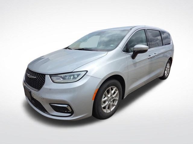 Used 2023 Chrysler Pacifica Touring-L FWD image 4
