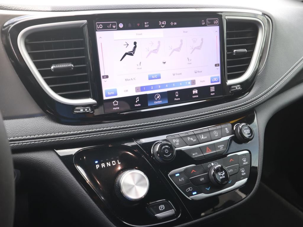 Used 2025 Chrysler Pacifica Select FWD image 18