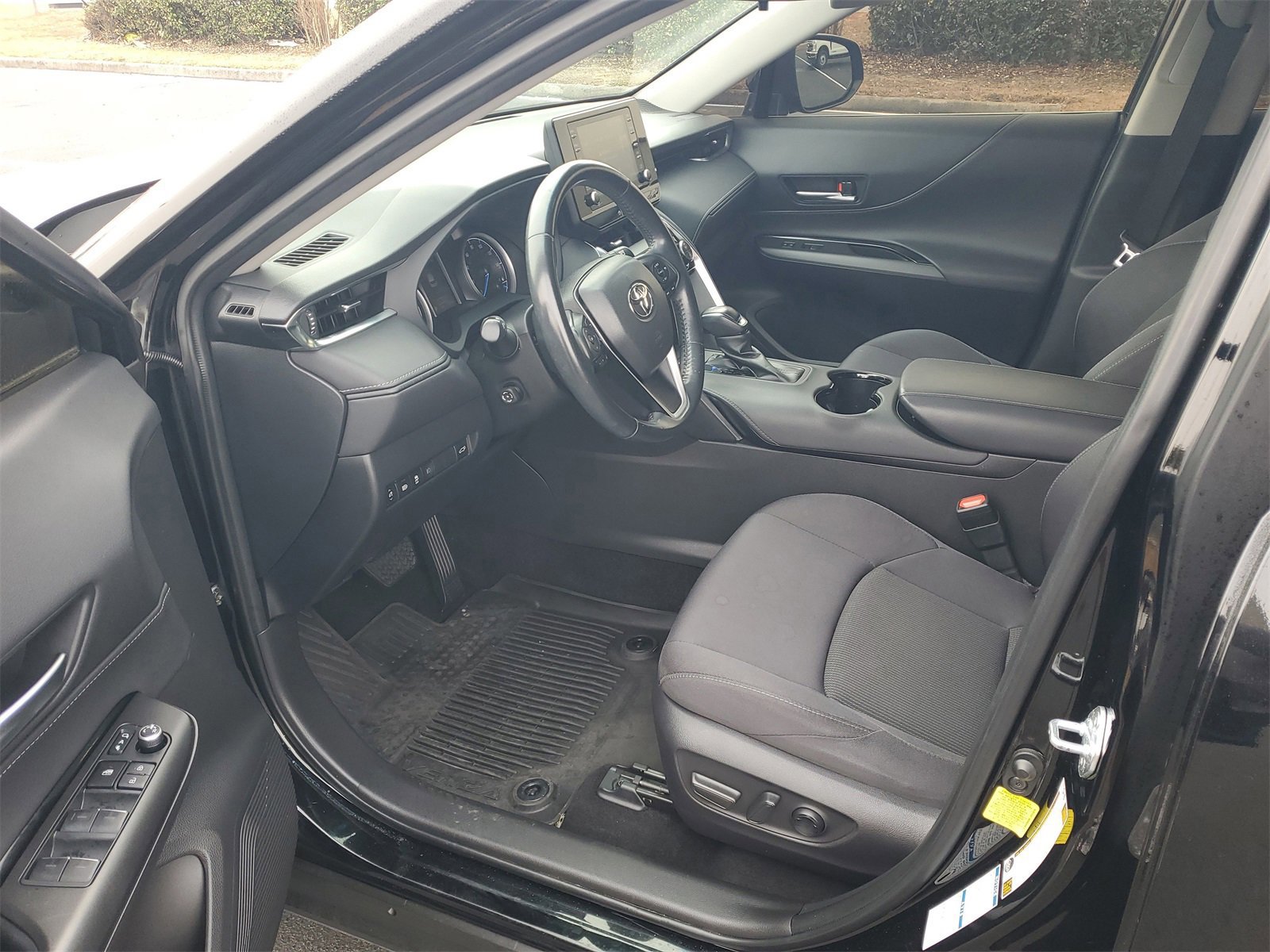 Used 2022 Toyota Venza LE image 17