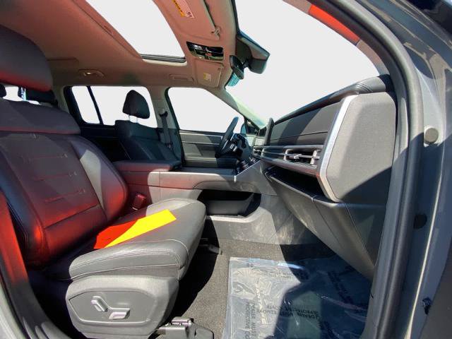 Used 2025 Hyundai Santa Fe Limited FWD image 18