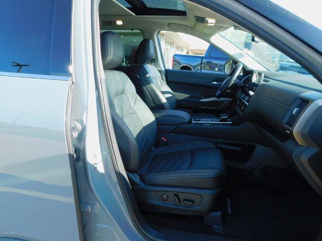 Used 2024 Nissan Pathfinder Platinum AWD/4WD image 5