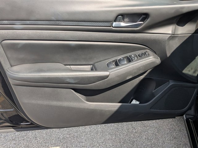 Used 2024 Nissan Altima 2.5 SV FWD image 13