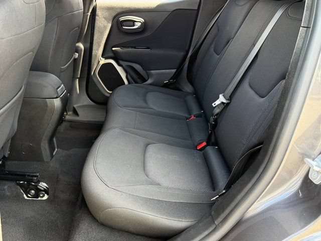 Used 2017 Jeep Renegade Latitude AWD/4WD image 8