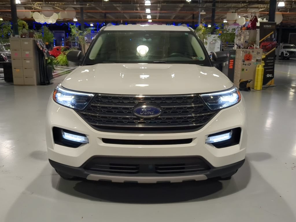 Certified 2023 Ford Explorer XLT w/ Equipment Group 202A AWD/4WD image 3