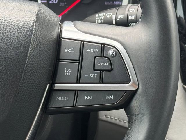 Used 2021 Toyota Highlander LE FWD image 11