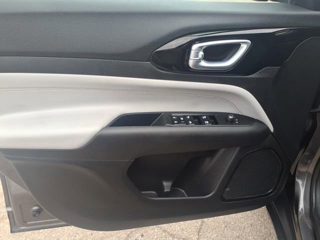 Used 2022 Jeep Compass Limited image 11