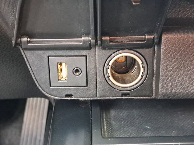 Used 2018 Toyota Camry SE w/ Moonroof Package image 29