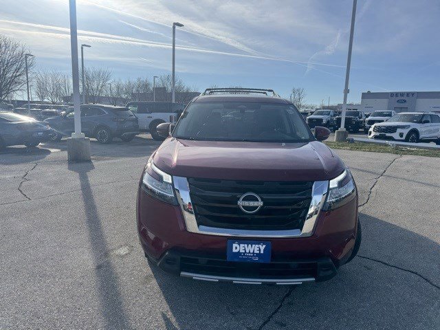 Used 2024 Nissan Pathfinder Platinum w/ Cargo Package image 8