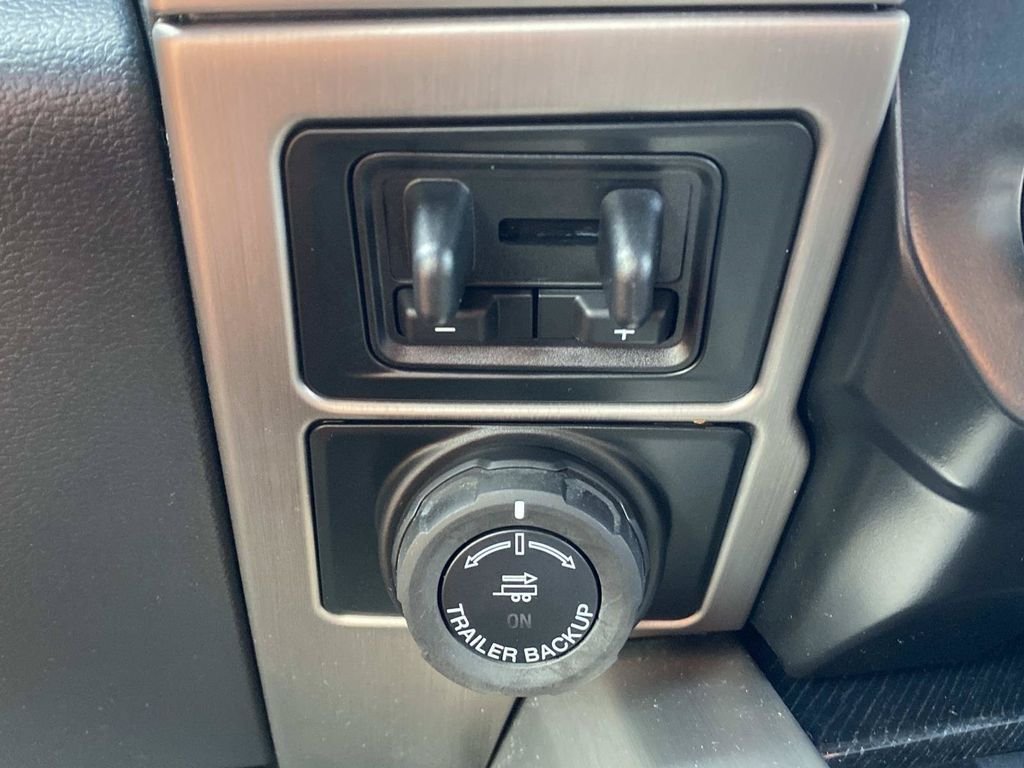 Certified 2022 Ford F350 Platinum w/ FX4 Off-Road Package AWD/4WD image 31