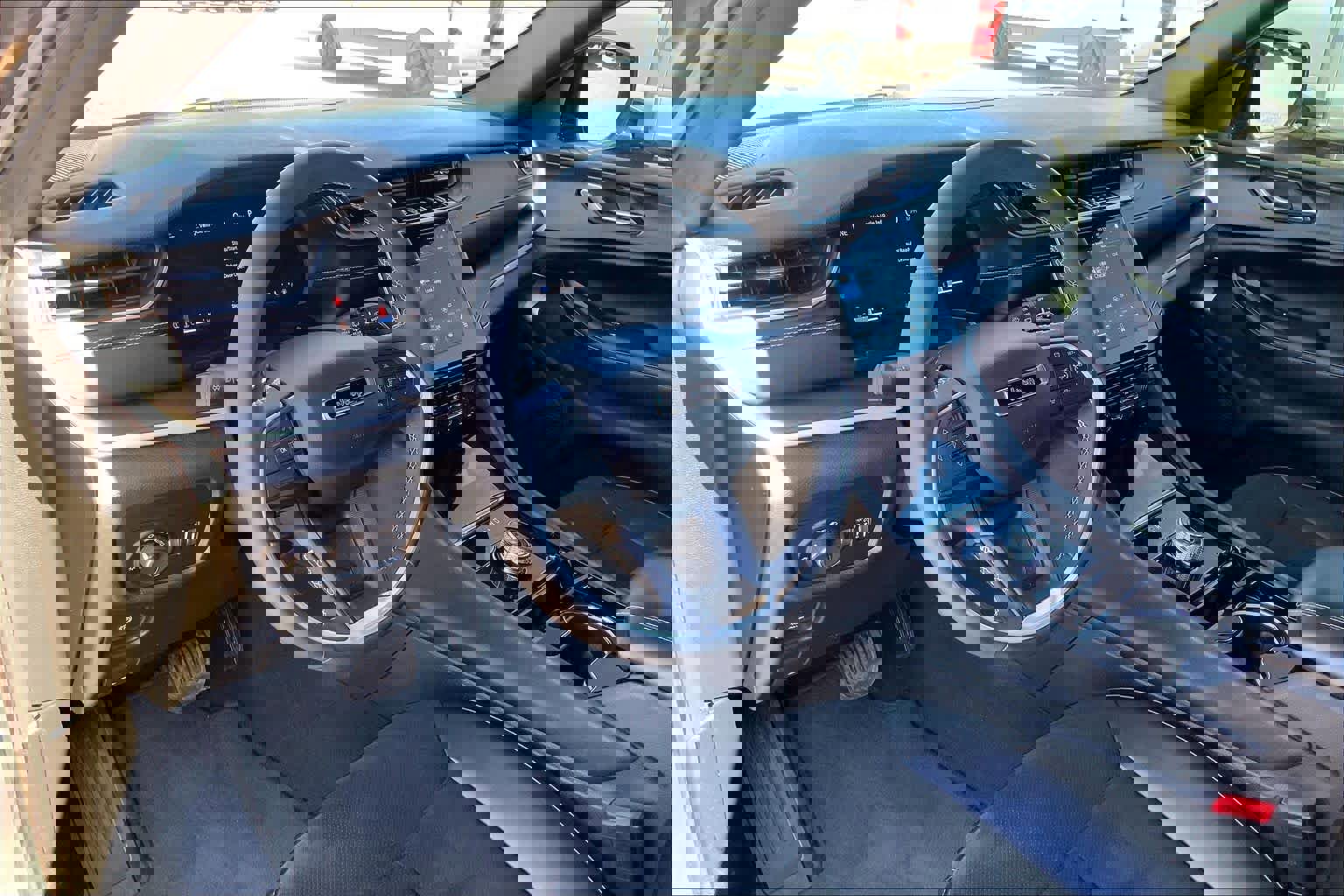 Used 2023 Jeep Grand Cherokee Altitude image 17